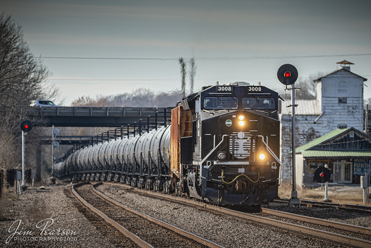 CN IC Heritage Unit 3008 at Scott City, MO on the UP Chester Sub

Canadian National Illinois Central "Death Star" heritage unit 3008, passes the searchlight and dwarf signals as it heads north on the Union Pacific Chester Subdivision with an empty tank train on December 2nd, 2020 at Scott City, Missouri.

Tech Info: Nikon D800, RAW, Sigma 150-600 @ 240mm, f/5.3, 1/1000, ISO 200.