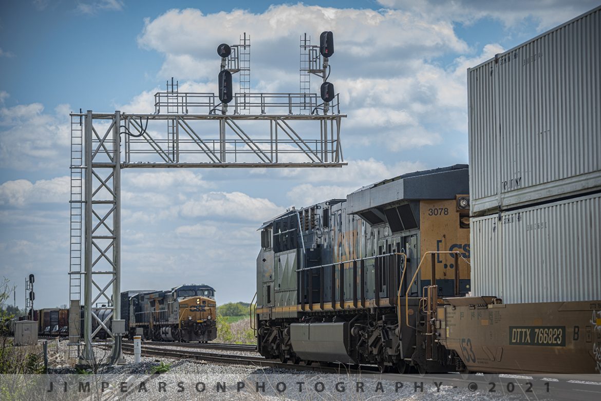 CSX Q029 meets a northbound at South Casky, Hopkinsville, Ky

CSXT 3078 leads Q029 southbound as it departs from Casky Yard, after performing a crew change. Here it meets CSXT 5110 leading a northbound freight as it approaches the Casky Holdout switch off the south lead at Hopkinsville, KY on April 22nd, 2021 on the Henderson Subdivision.

Tech Info: Nikon D800, RAW, Nikon 70-300 @ 100mm, f/4.5, 1/1250, ISO 360.