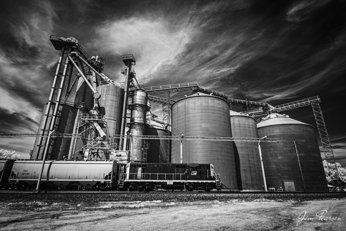 This week’s Saturday Infrared photo is of Consolidated Grain and Barge 9202, as they load grain cars at Enfield, Illinois on May 22nd, 2023. From what I can find online this is probably a GP8 locomotive, ex-CMGN, RCO, but don’t quote me on that. I’m not really a power guy, but more of a visual one. I’m always hesitant to say what the power in my photos because there’s so many variations of locomotives. If you have any inputs or thoughts, please feel free to add them to the comments!

Tech Info: Fuji XT-1, RAW, Converted to 720nm B&W IR, Nikon 10-24mm @14mm, f/5, 1/250, ISO 200.

#trainphotography #railroadphotography #trains #railways #jimpearsonphotography #infraredtrainphotography #infraredphotography #trainphotographer #railroadphotographer #CGB9012 #enfieldillinois