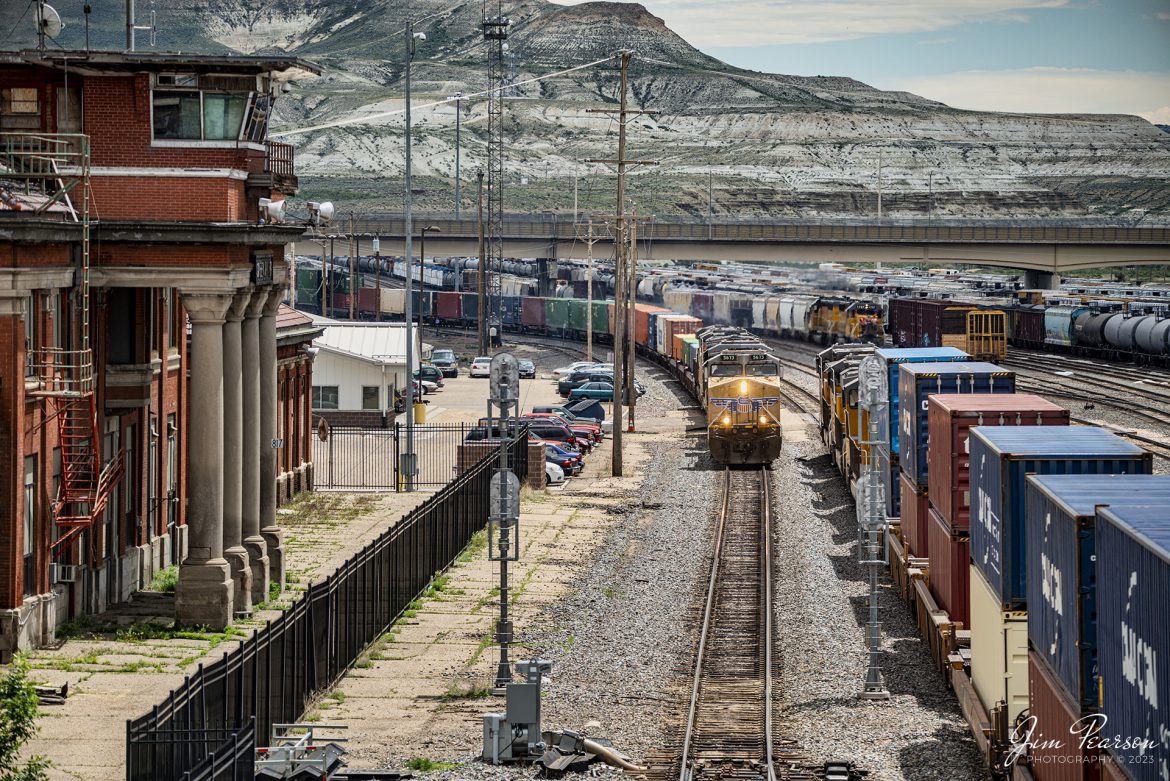 An eastbound and westbound Union Pacific Intermodal meets in front of the old Union Pacific depot at Green River, Wyoming on June 18th, 2023, on the Rawlings Subdivision.

Heres a link to information on the heritage of the depot. https://www.sweetwatermuseum.org/index.php/learn/news/100-the-green-river-depot-building

Tech Info: Nikon D800, RAW, Sigma 150-600 @150mm, f/5.6, 1/1000, ISO 250.

#trainphotography #railroadphotography #trains #railways #dronephotography #trainphotographer #railroadphotographer #jimpearsonphotography #UPtrains #NikonD800 #UnionPacific #WyomingTrains #UnionPacific #UP