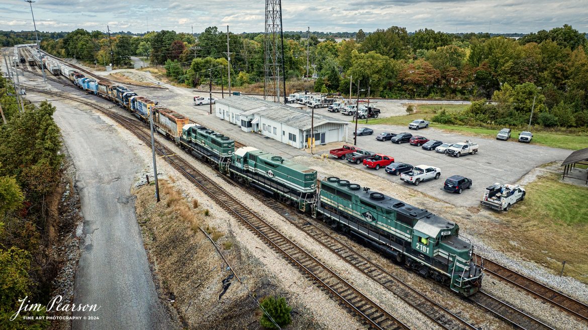 Paducah and Louisville 2101 leads the daily local as they work on dropping off a string of 9 old locomotives at CSX’s Atkinson Yard in Madisonville, Kentucky on October 8th, 2023, on the Henderson Subdivision. All the units went south a few days later via CSX. Not sure where they were delivered to. Unfortunately, I never got a good shot where I could identify all the locomotives.

Tech Info: DJI Mavic 3 Classic Drone, RAW, 22mm, f/2.8, 1/1250, ISO 150.

#railroad #railroads #train #trains #bestphoto #railroadengines #picturesoftrains #picturesofrailway #bestphotograph #photographyoftrains #trainphotography #JimPearsonPhotography #csxhendersonsubdivision #csxt #paducahandlouisvillerailway