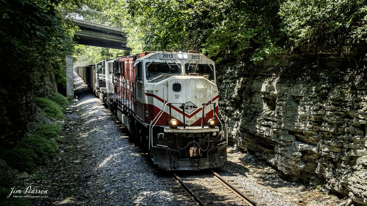 Paducah and Louisville Railway’s University of Louisville locomotive leads the Louisville Gas and Electric loaded coal train north as it passes under the Grapevine Road in Madisonville, Kentucky, on July 30th, 2025.

Tech Info: DJI Mavic 3 Classic Drone, RAW, 22mm, f/2.8, 1/640, ISO 240.

#railroad #railroads #train, #trains #railway #railway #steamtrains #railtransport #railroadengines #picturesoftrains #picturesofrailways #besttrainphotograph #bestphoto #photographyoftrains #bestsoldpicture #JimPearsonPhotography #trainsfromtheair #trainsfromadrone #paducahandlouisvillerailway #pal